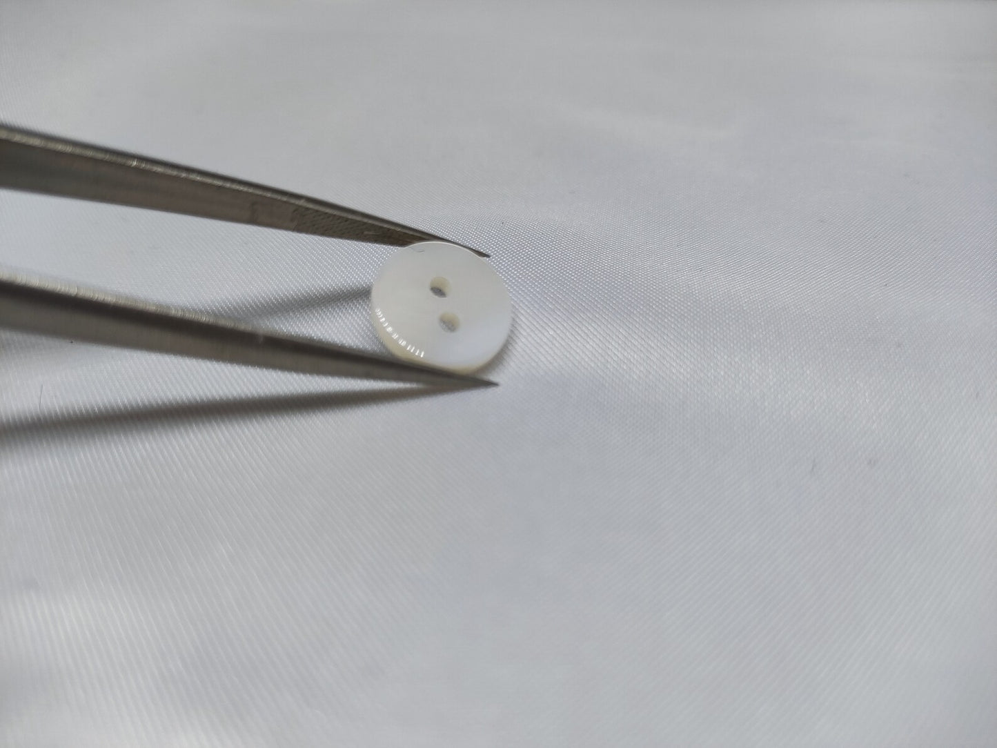 Mother of Pearl Buttons, Pearl White - 2 Hole - 9mm, 10mm, 11.5mm, 12.5mm, 15mm, 18mm, 20mm, 23mm, 25mm, Pack of 50Pack of 50(B303)