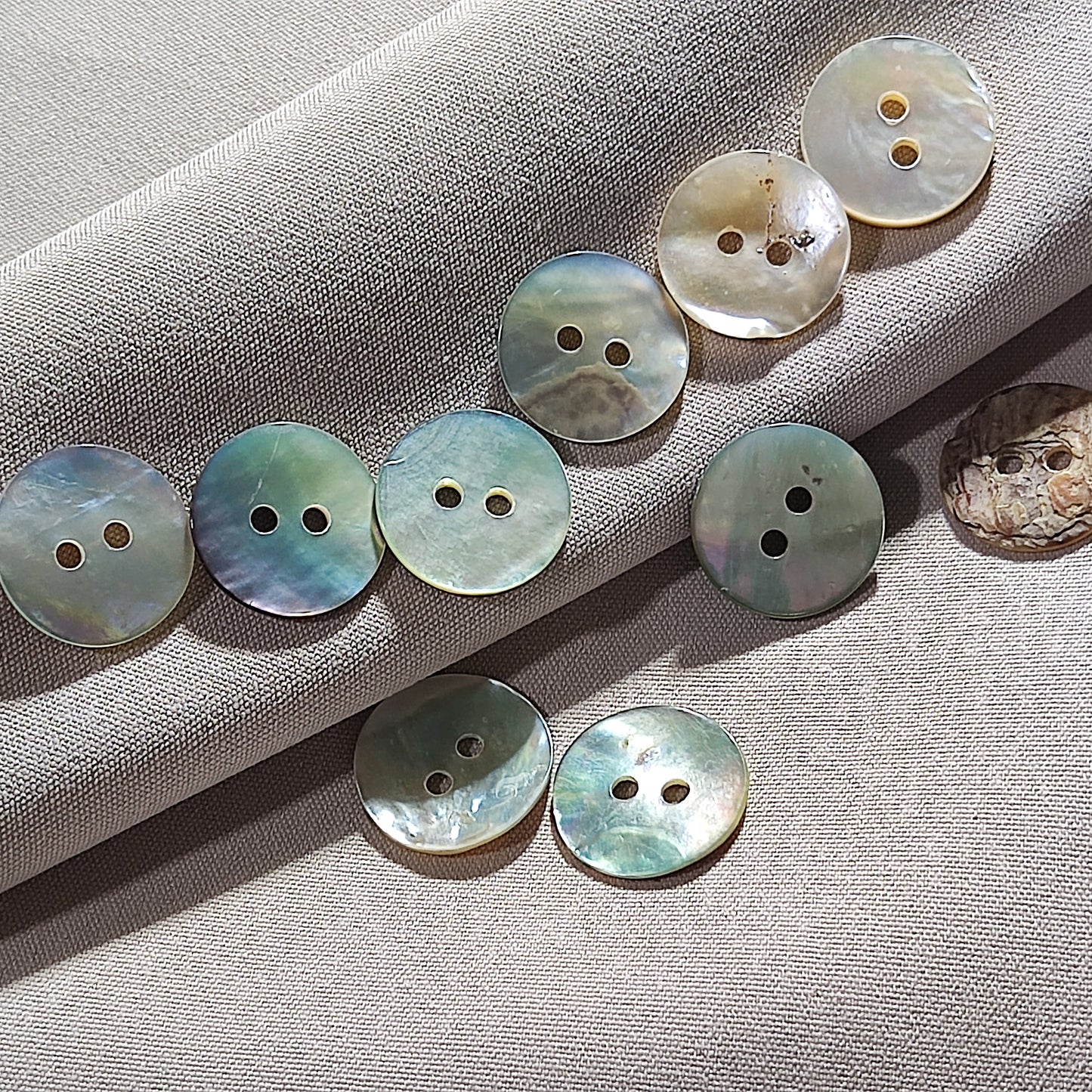 Mother of Pearl Shell Buttons – Natural MOP Buttons – 10mm to 28mm – Pack of 50(B415)