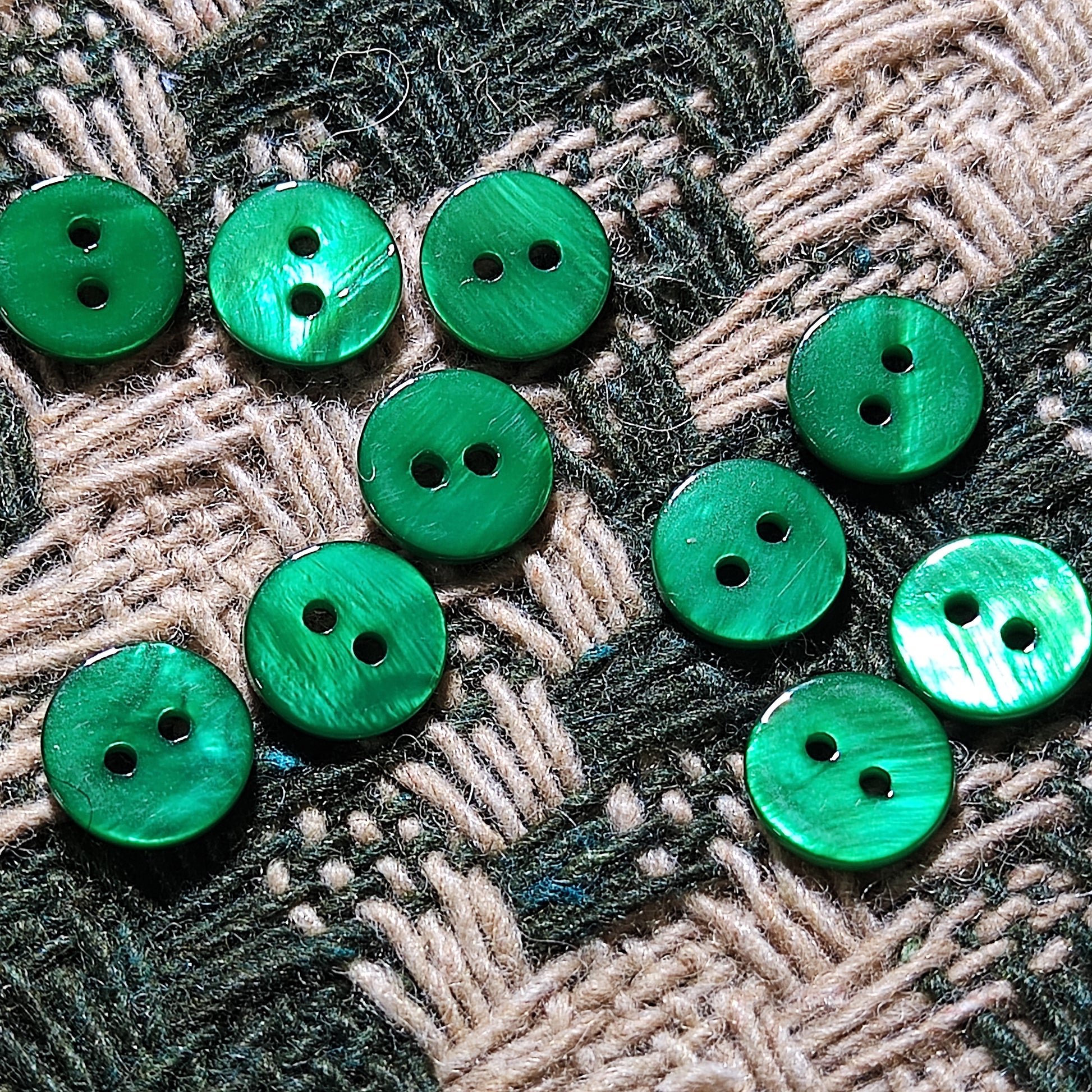 Green emerald mother of pearl buttons 2 hole 11.5mm 15mm 18mm 20mm