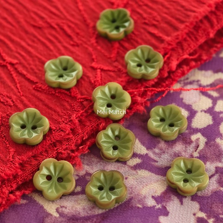 Olive Green Flower Corozo Buttons-Burnt Rim - 2 Hole - 11.5mm, 12.5mm, 15mm, 18mm, 20mm - Pack of 50(B1343)