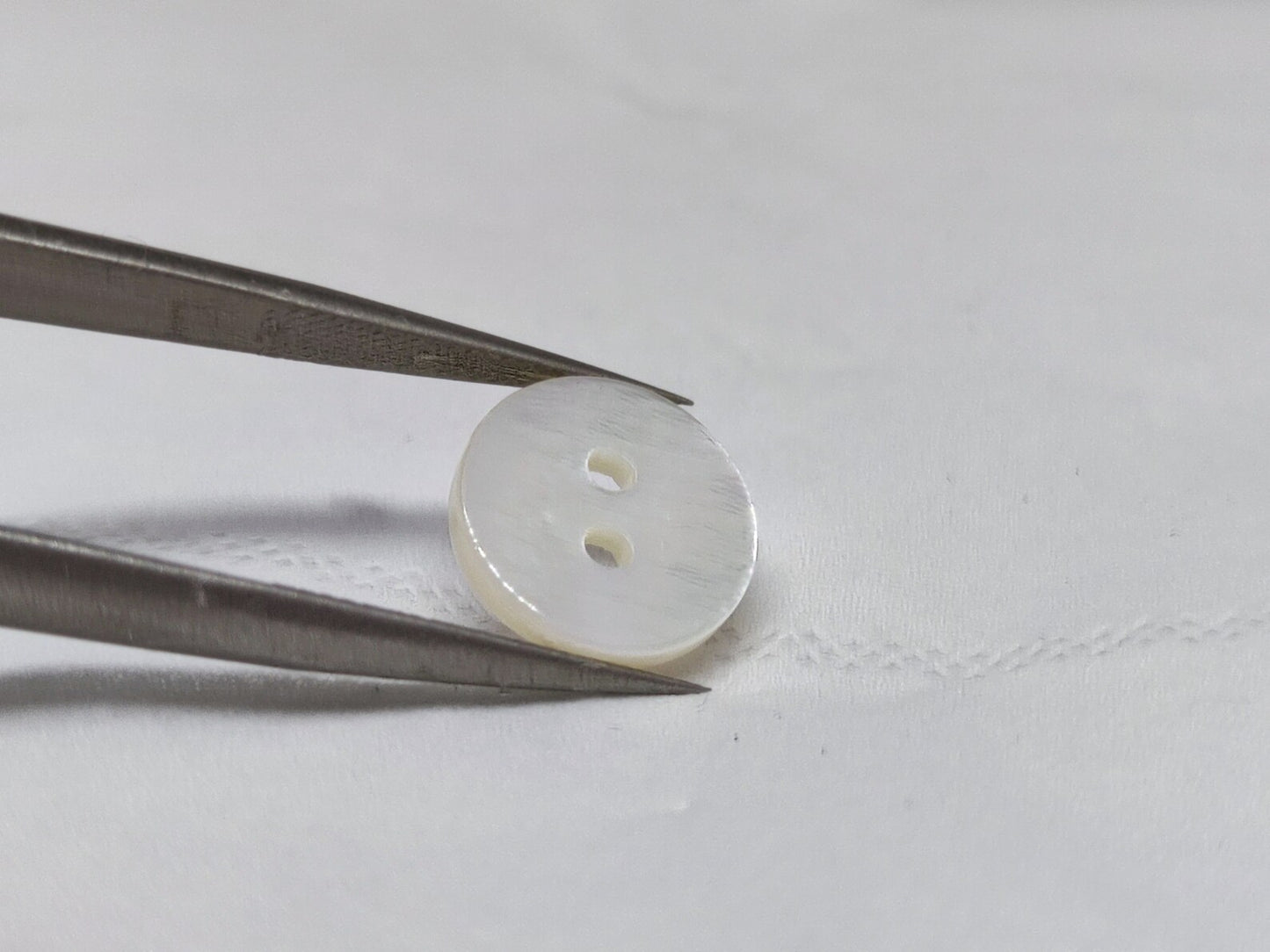 Mother of Pearl Buttons, Pearl White - 2 Hole - 9mm, 10mm, 11.5mm, 12.5mm, 15mm, 18mm, 20mm, 23mm, 25mm, Pack of 50Pack of 50(B303)